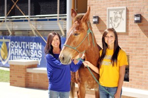 Muleriders Megan Maye (Left) and Payton Baird